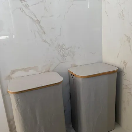 アパート Ginex Luxury Suite, トラーニ