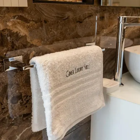 Ginex Luxury Suite, アパート トラーニ