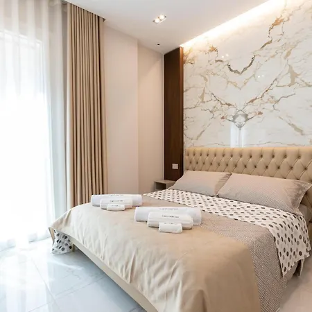 アパート Ginex Luxury Suite, トラーニ