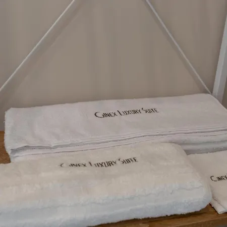 アパート Ginex Luxury Suite, トラーニ